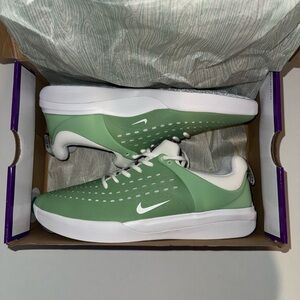 **NEVER WORN** Nike SB Zoom Nyjah 3